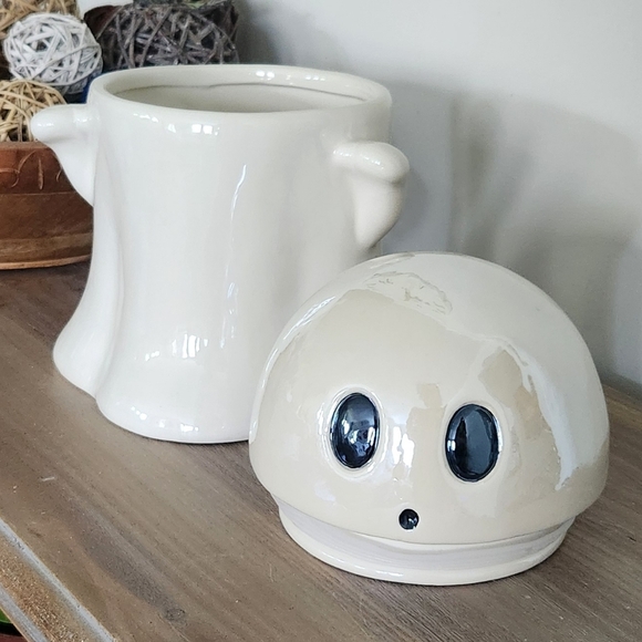 👻 Charming 10” White Ghost Ceramic Jar – Perfect Halloween Decor (New) - Picture 4 of 12